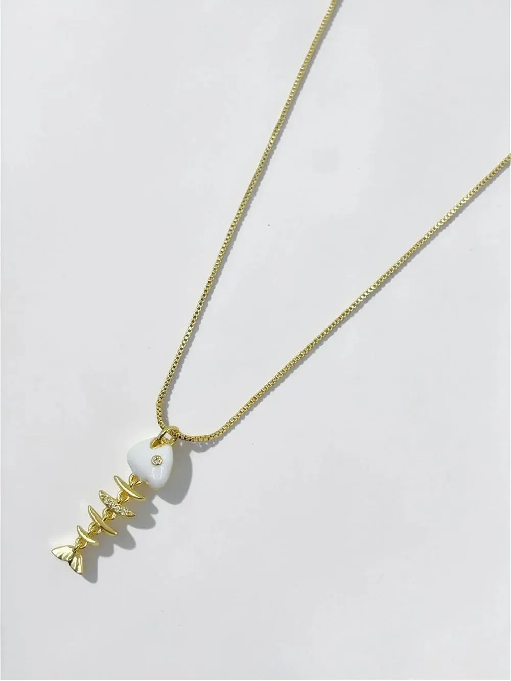 Fishbone Pendant Necklace Q1078